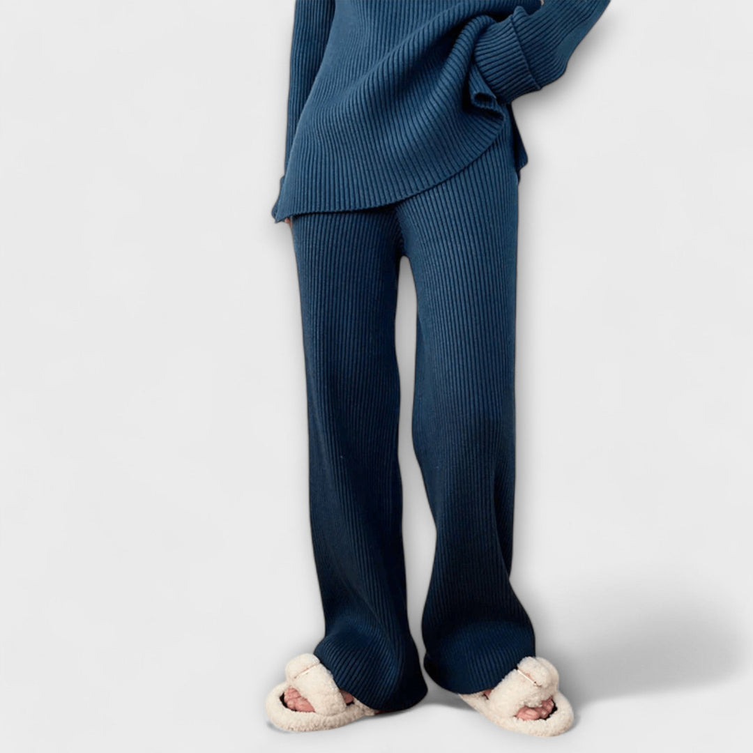 Solveig® | Hyggeligt Ribstrikket 2-delt Sæt